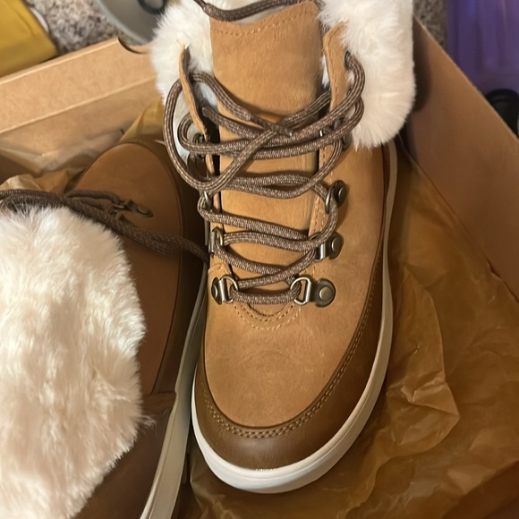 Women’s lace up water-proof KOOLABURRA shoes - Picture 3 of 7